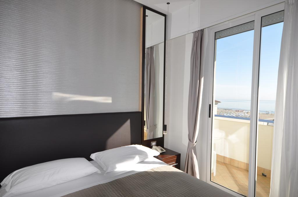 Hotel Adriatic&Beauty Rimini Bagian luar foto